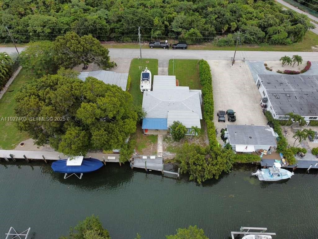 1403 Grouper Dr photo 3