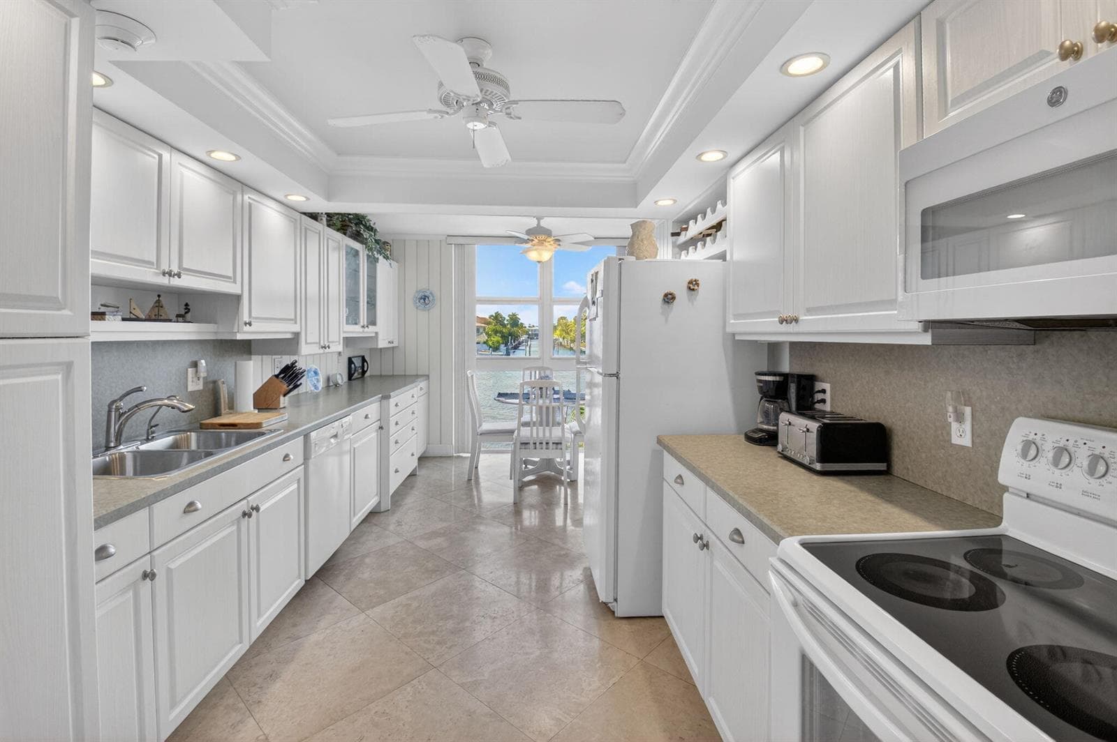 2200 S Ocean Boulevard 202 photo 16