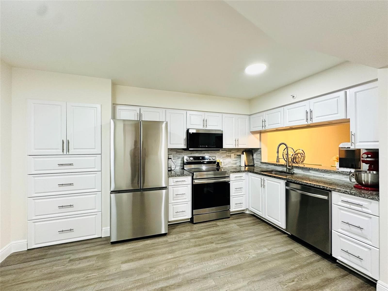 2200 S Cypress Bend Drive 802 photo 6