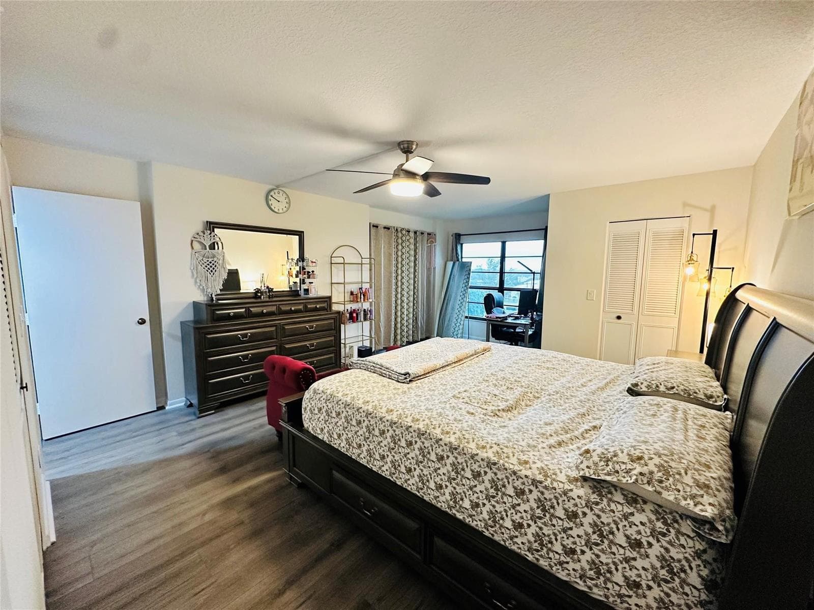 2200 S Cypress Bend Drive 802 photo 17