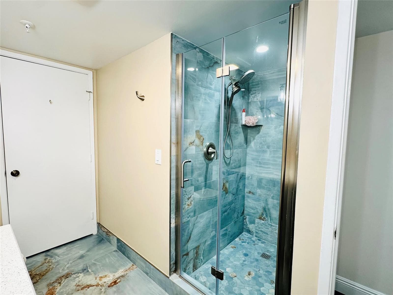 2200 S Cypress Bend Drive 802 photo 12