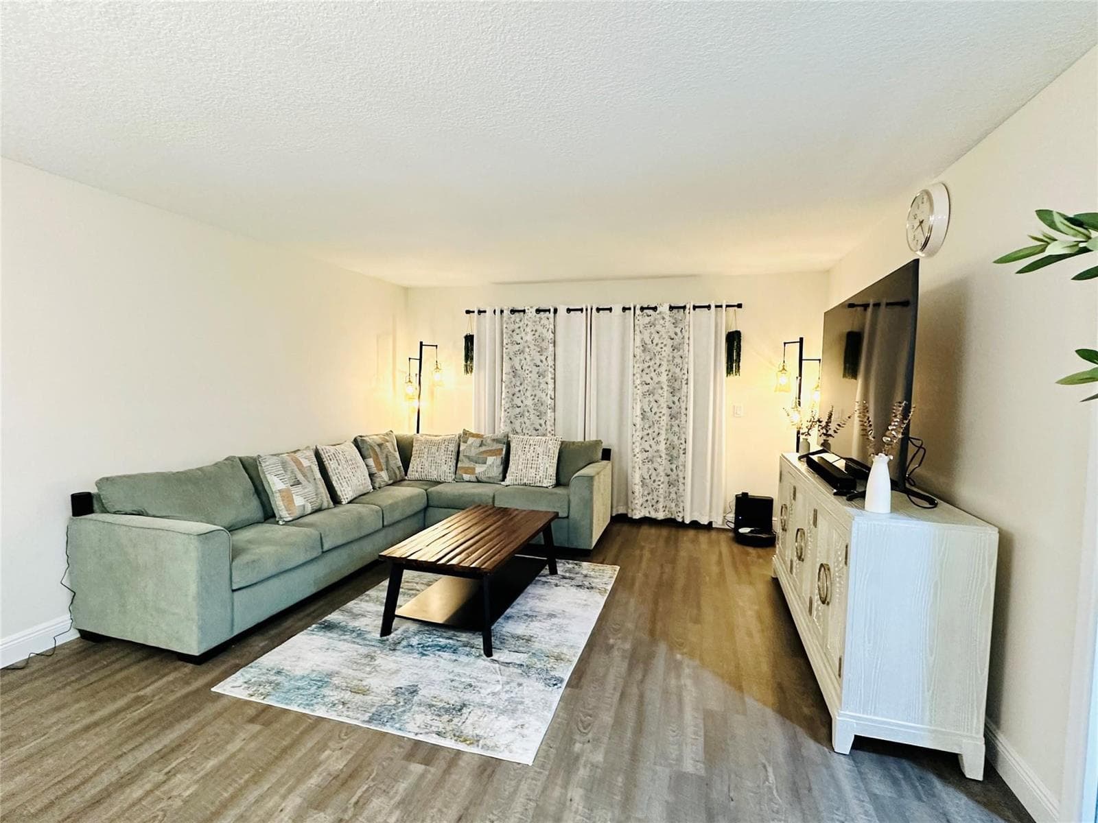 2200 S Cypress Bend Drive 802 photo 3