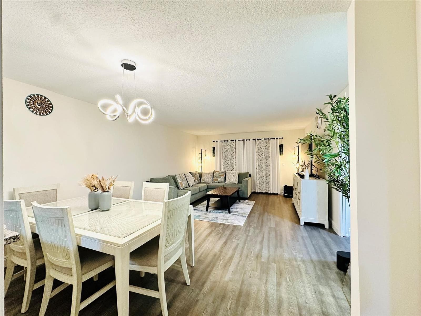 2200 S Cypress Bend Drive 802 photo 1