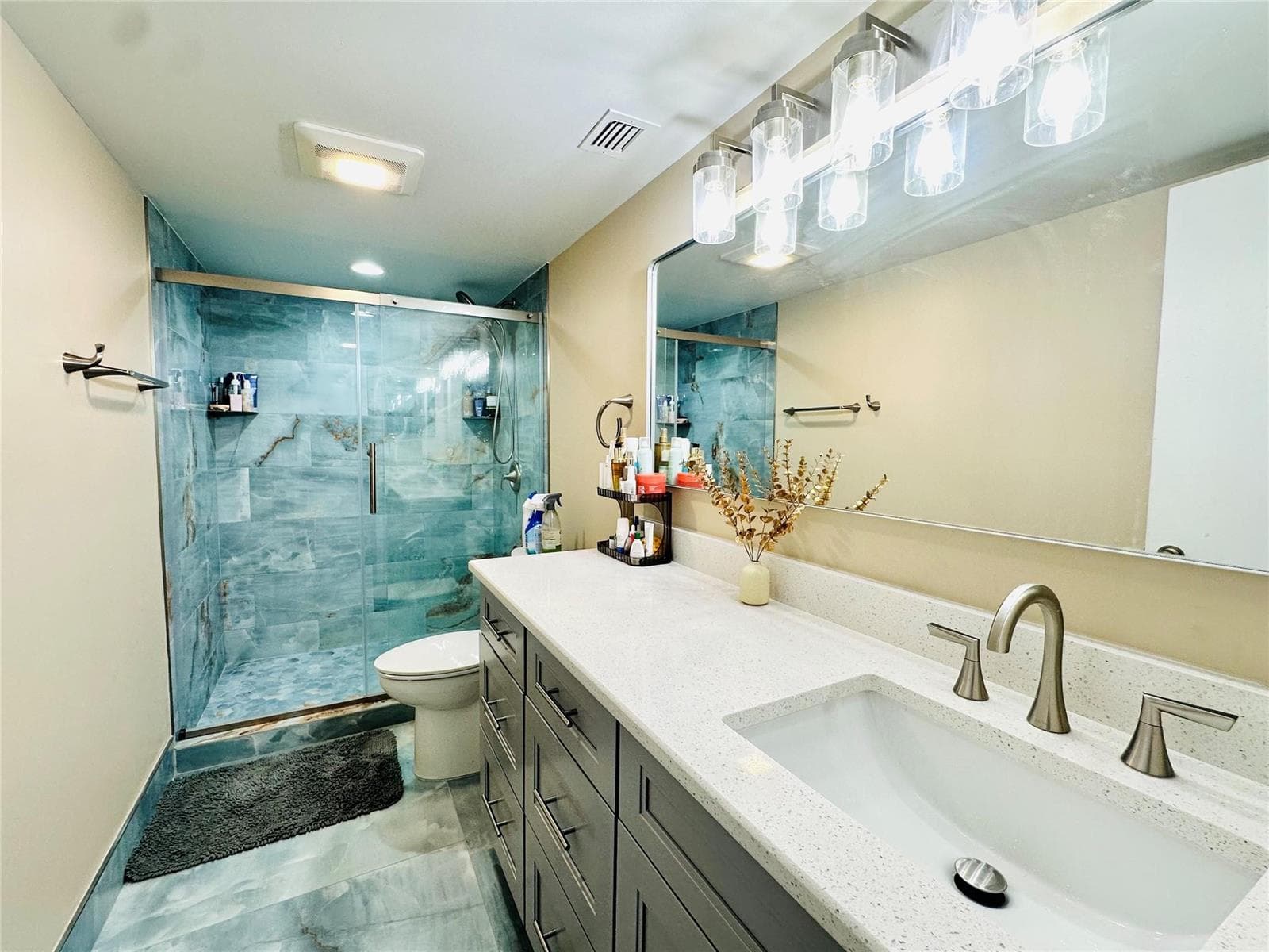 2200 S Cypress Bend Drive 802 photo 9