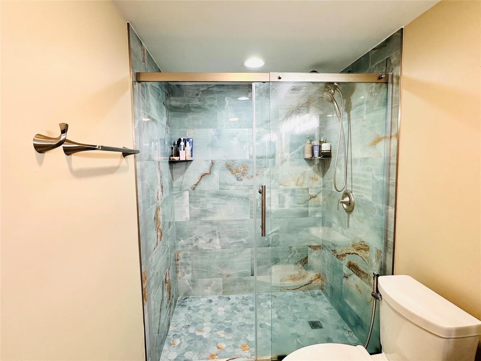 2200 S Cypress Bend Drive 802 photo 10