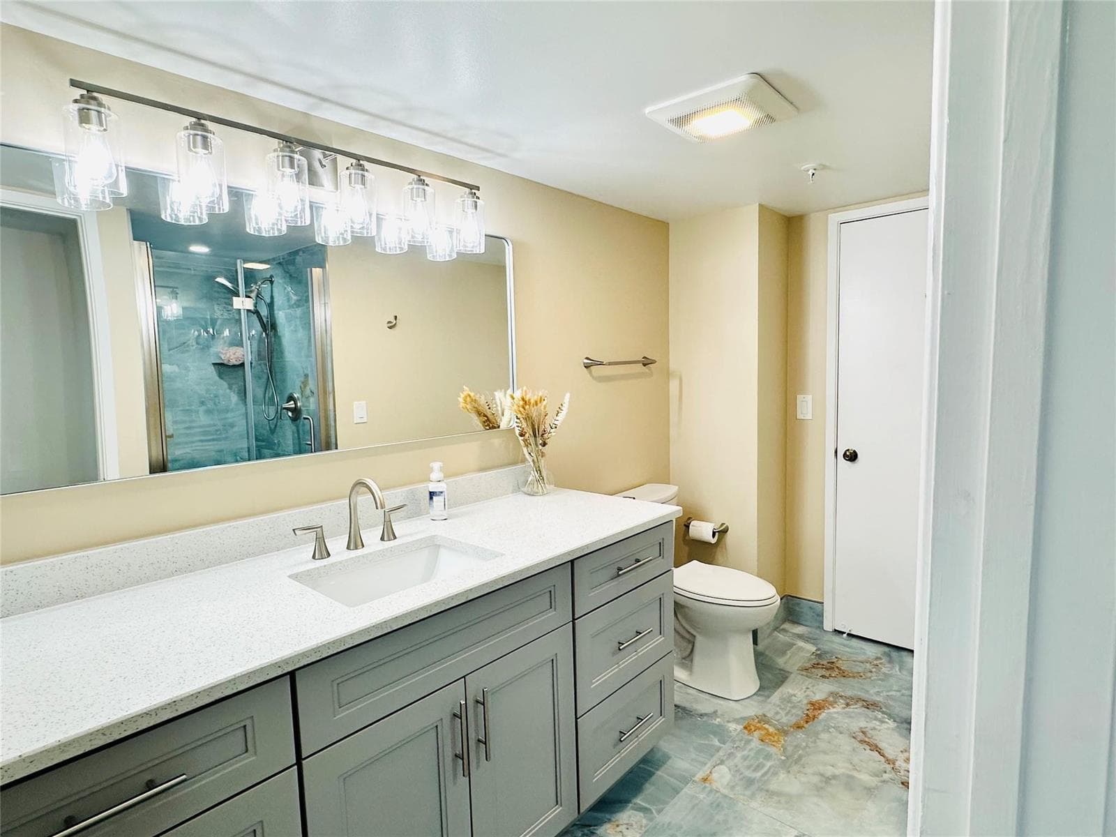 2200 S Cypress Bend Drive 802 photo 11