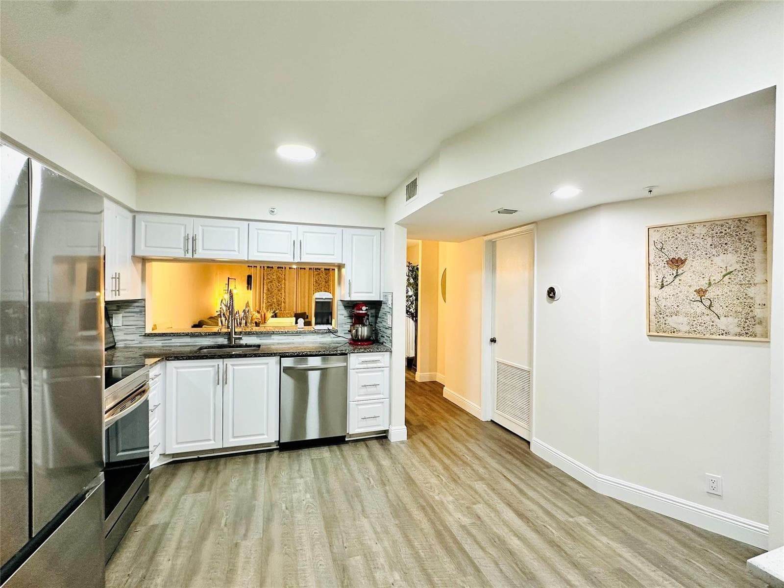 2200 S Cypress Bend Drive 802 photo 8