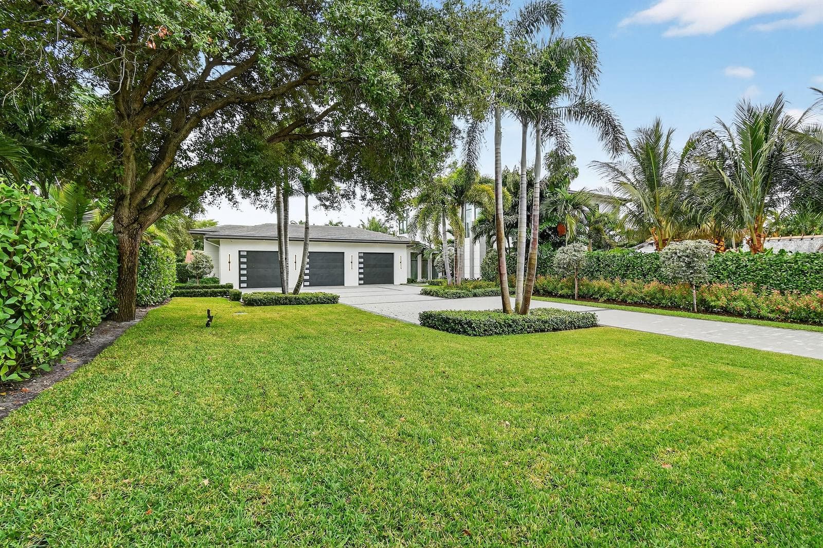 2085 Vitex Lane photo 3