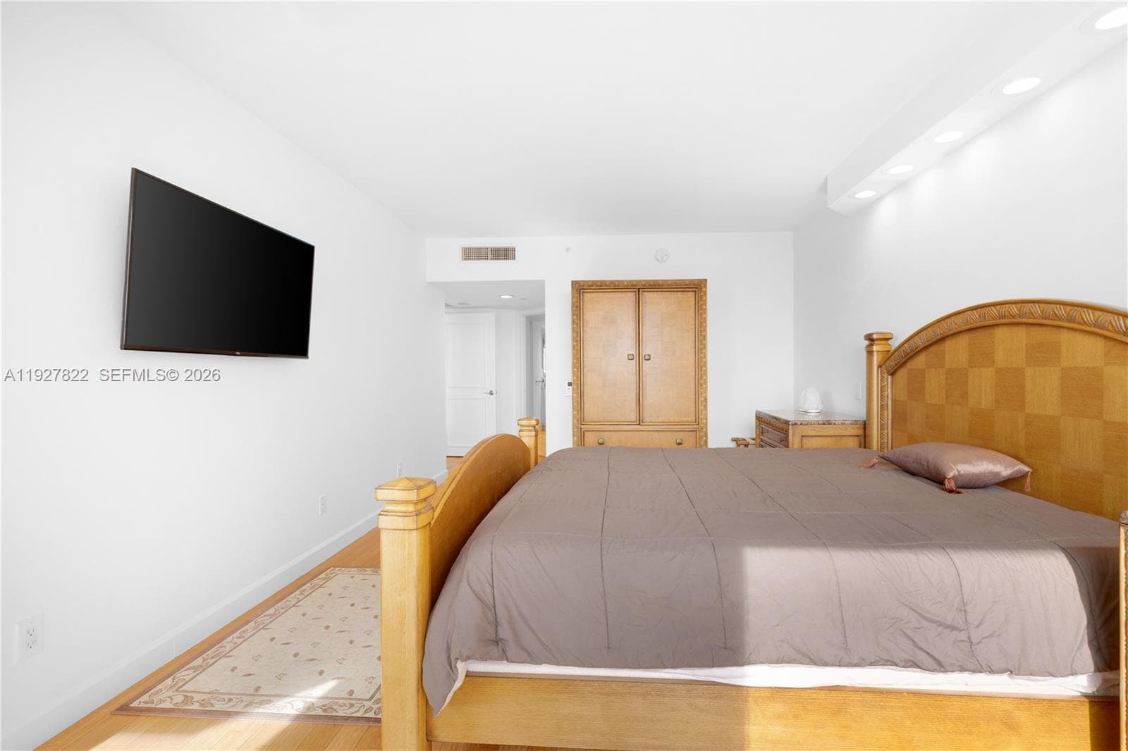 21055 Yacht Club dr 2310 photo 25