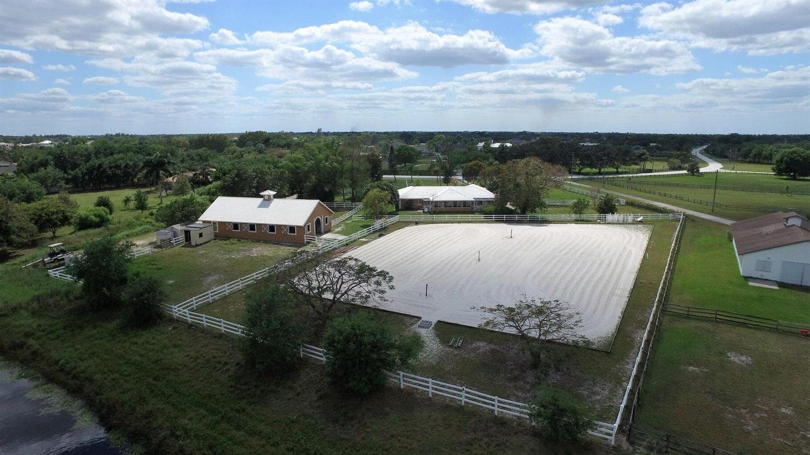 2792 Appaloosa Trail Barn photo 1