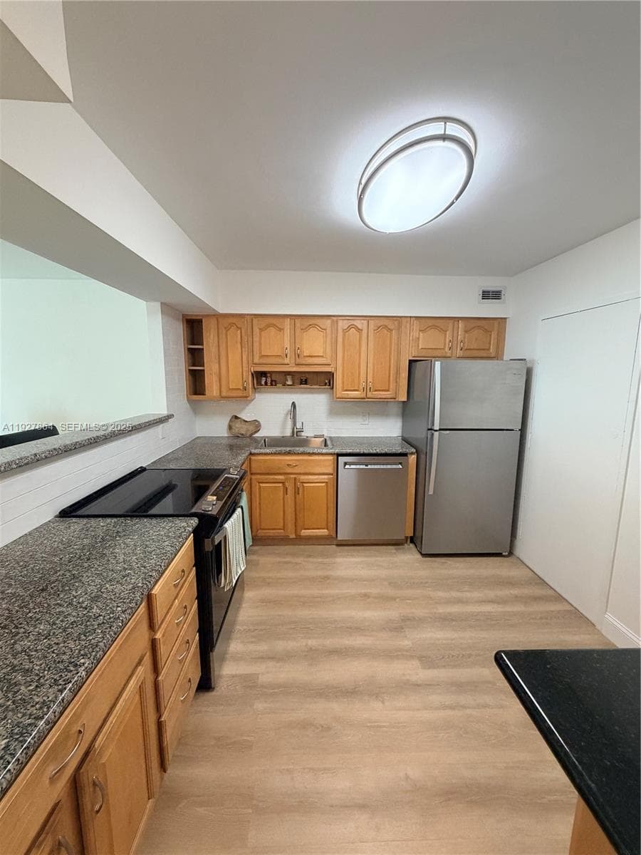 5151 Collins Ave 730 + DEN photo 5