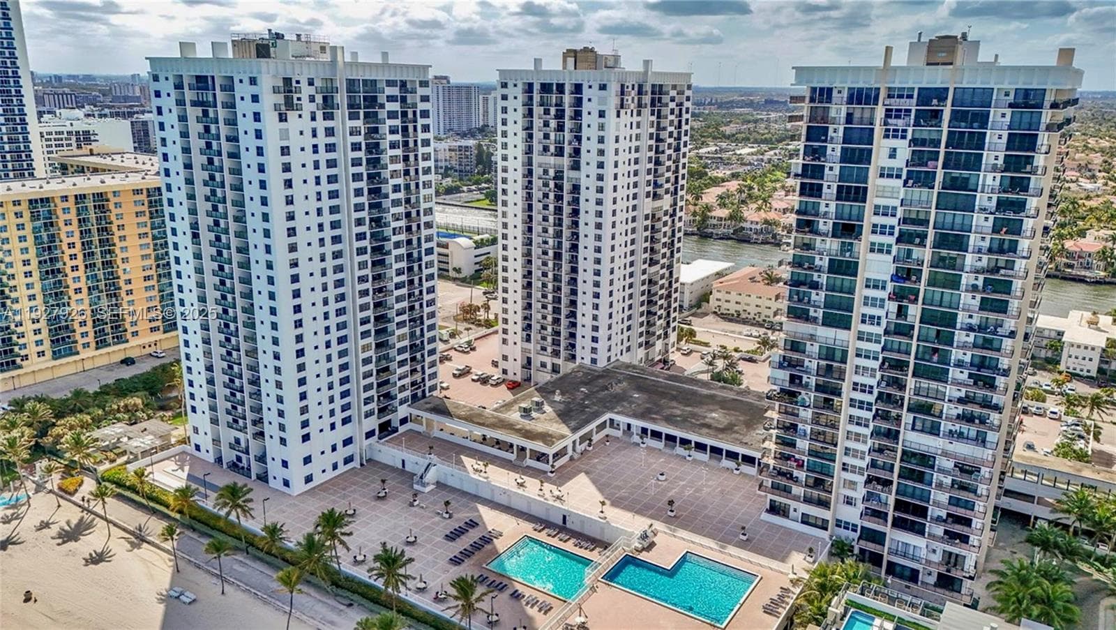 2401 S Ocean Dr 1007 photo 2