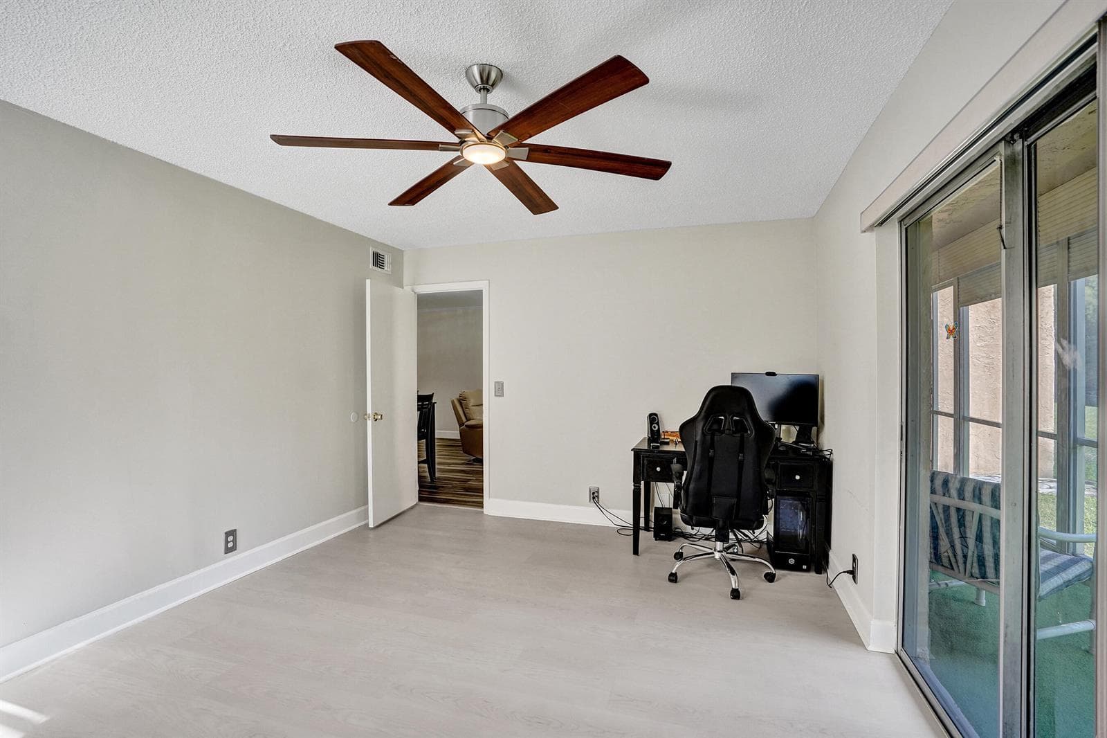 140 Lake Meryl Drive 140 photo 20