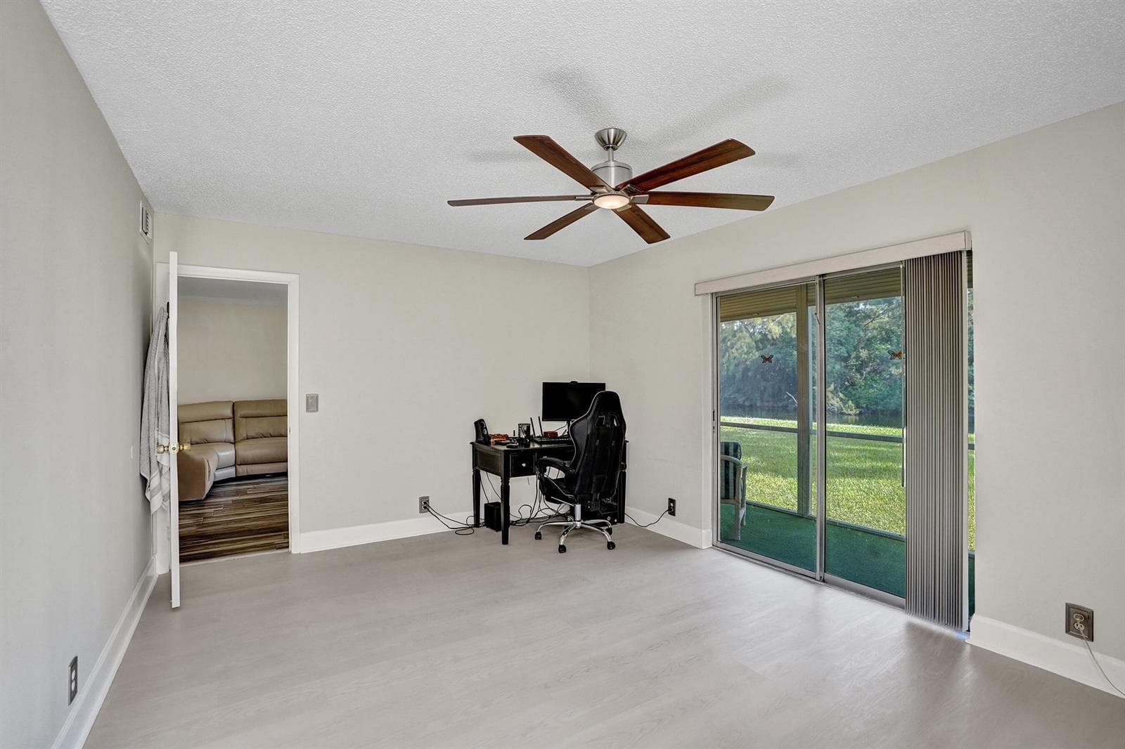 140 Lake Meryl Drive 140 photo 19