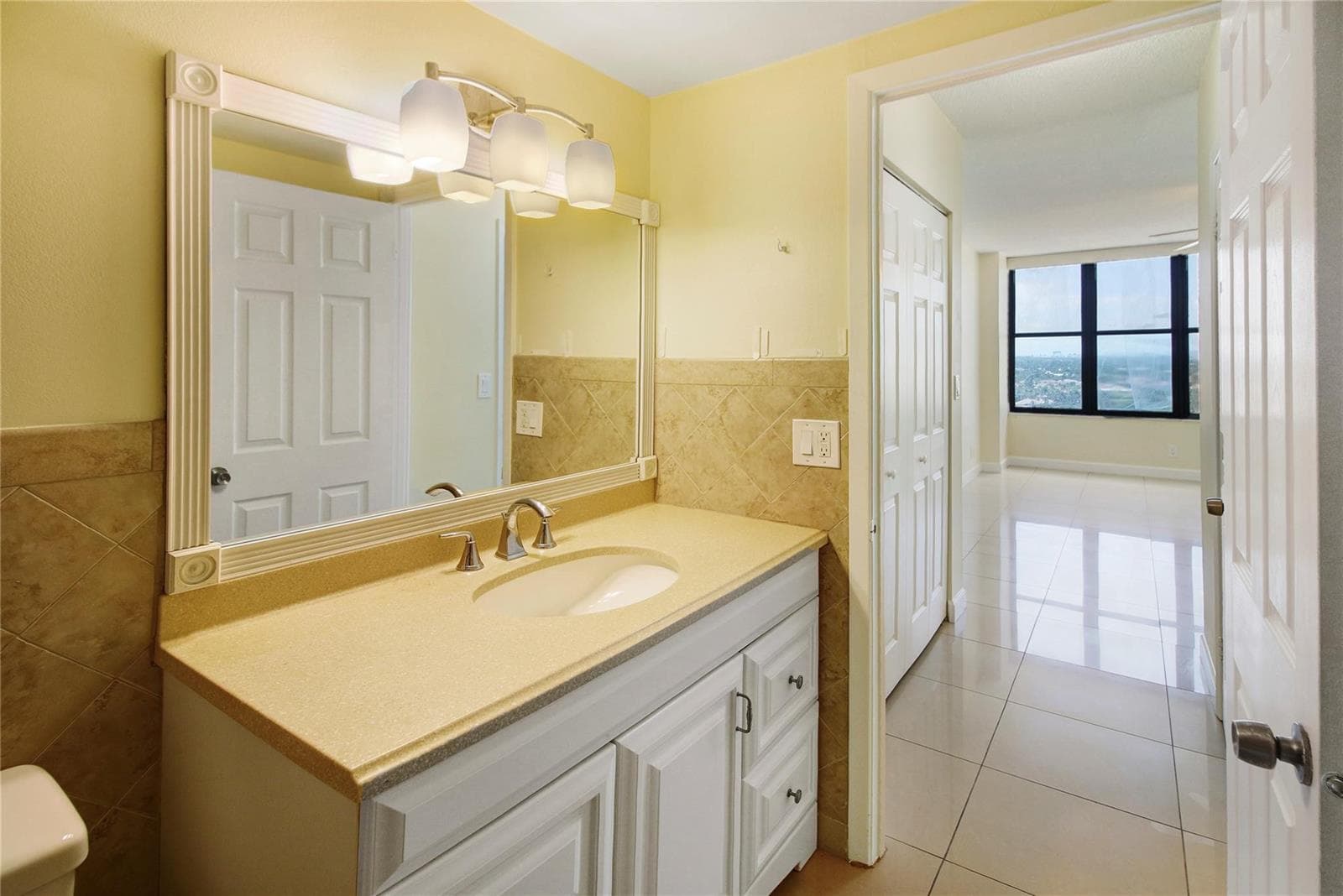 2500 Parkview Drive 1710 photo 16