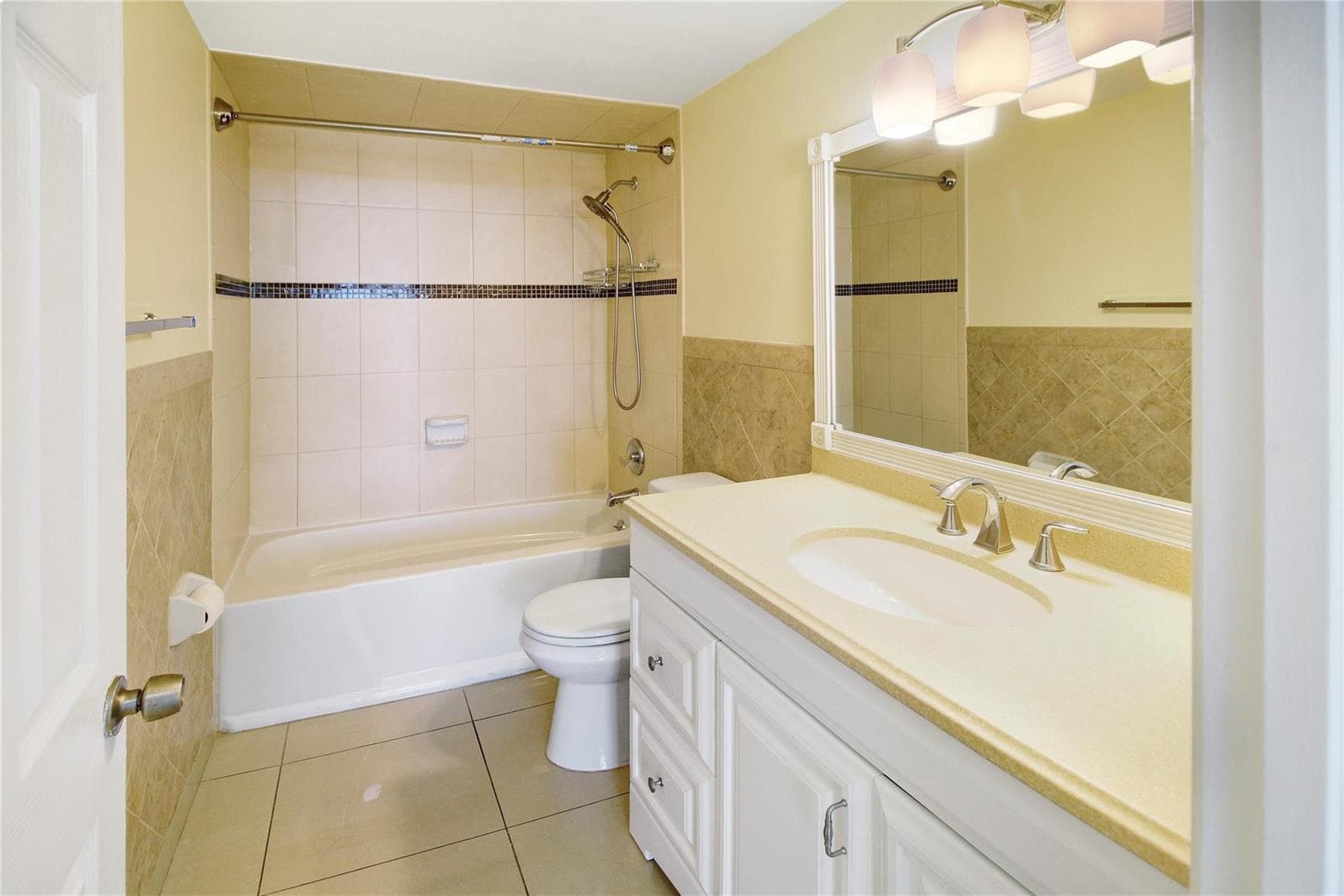 2500 Parkview Drive 1710 photo 15