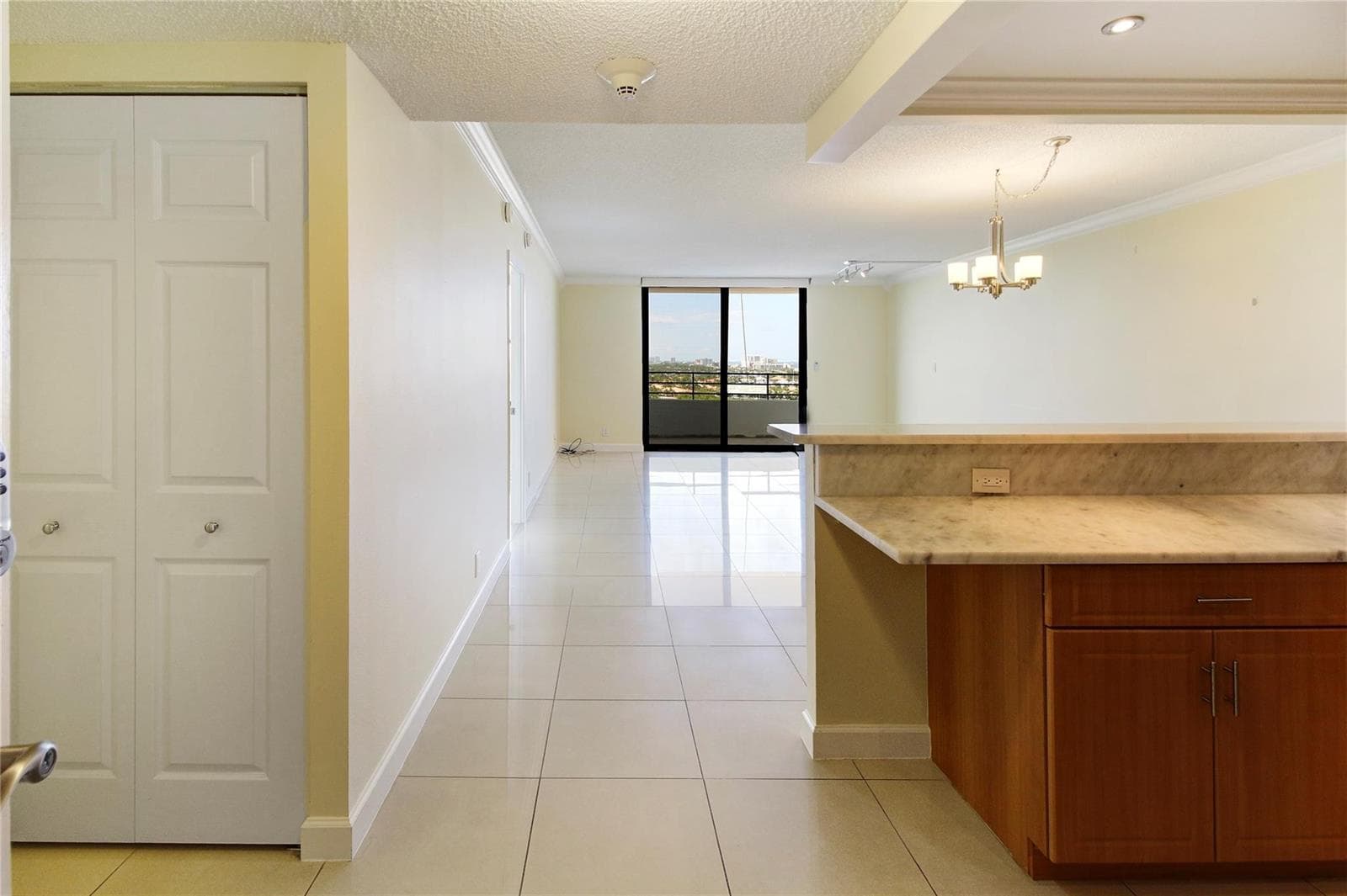 2500 Parkview Drive 1710 photo 8