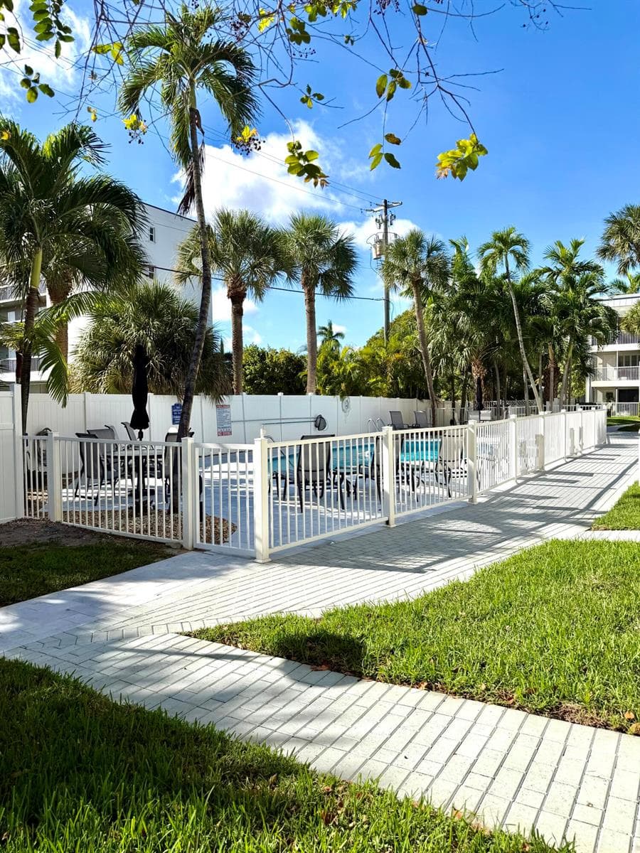 1439 S Ocean Boulevard 303 photo 6