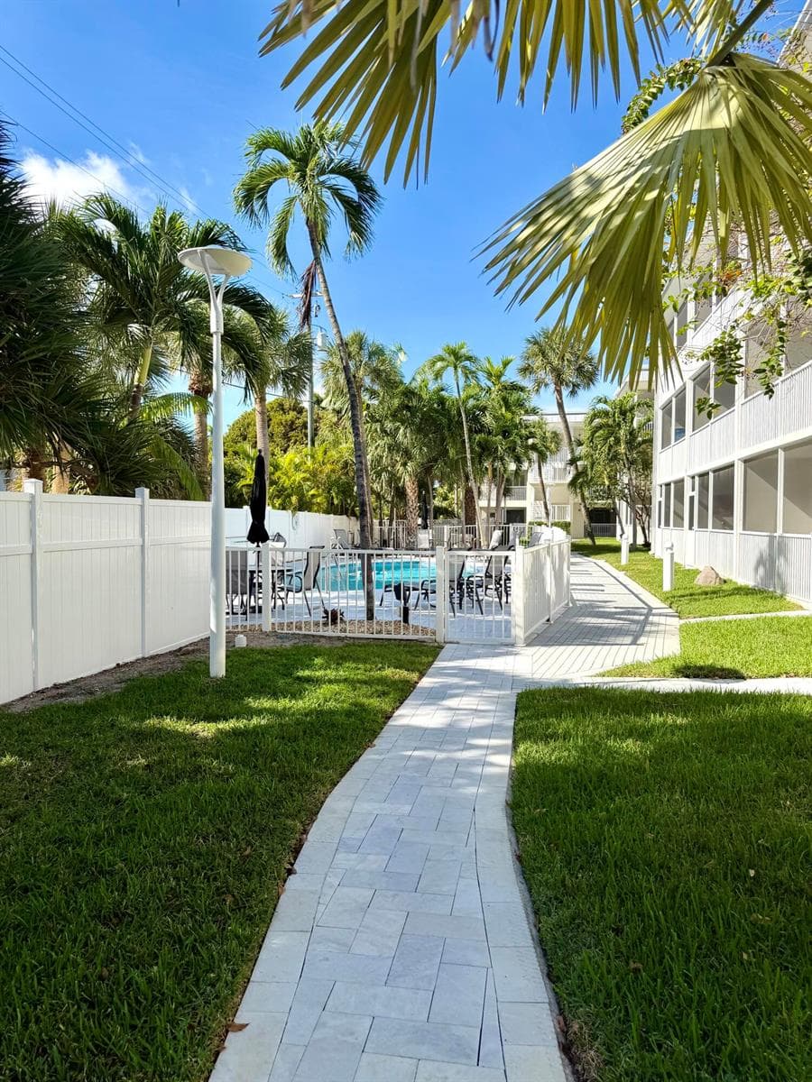1439 S Ocean Boulevard 303 photo 5