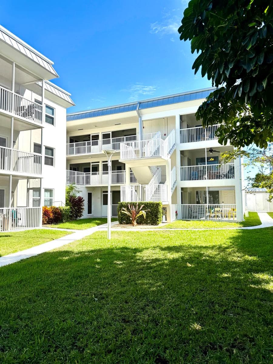 1439 S Ocean Boulevard 303 photo 11