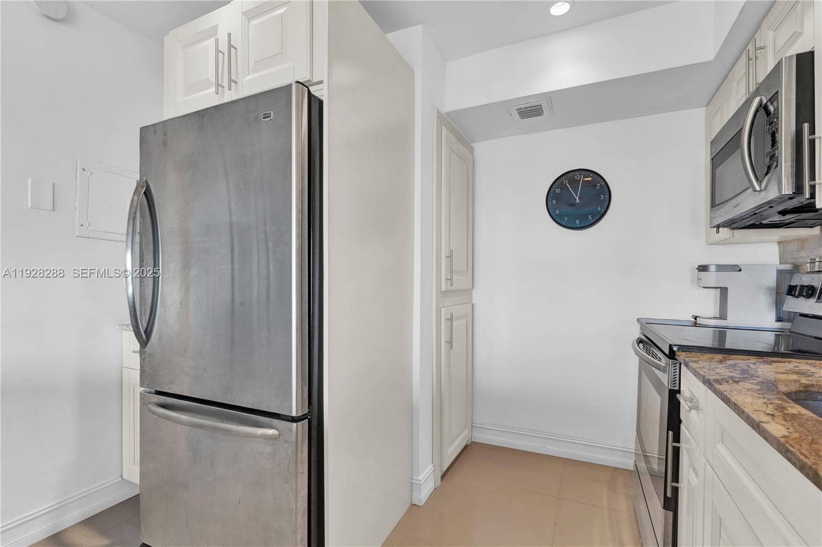200 Diplomat Pkwy 729 photo 6