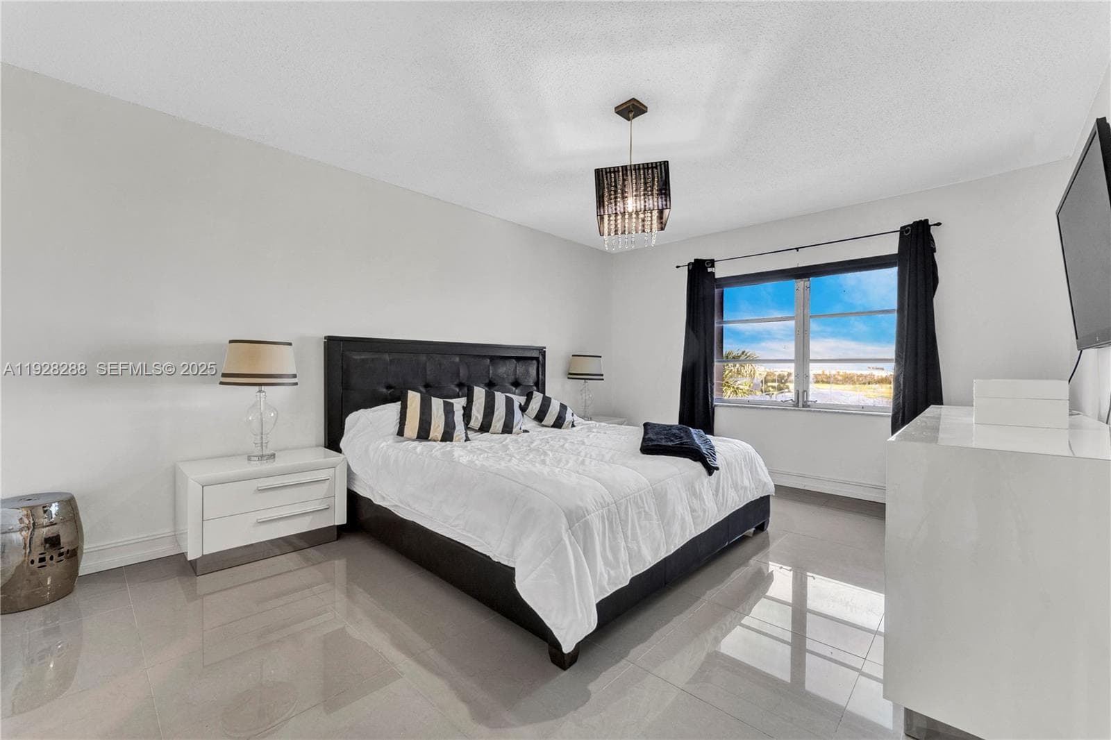 200 Diplomat Pkwy 729 photo 17