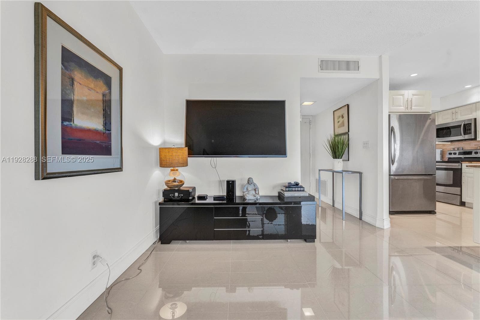 200 Diplomat Pkwy 729 photo 16