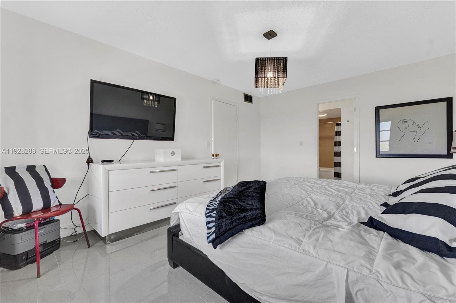 200 Diplomat Pkwy 729 photo 18