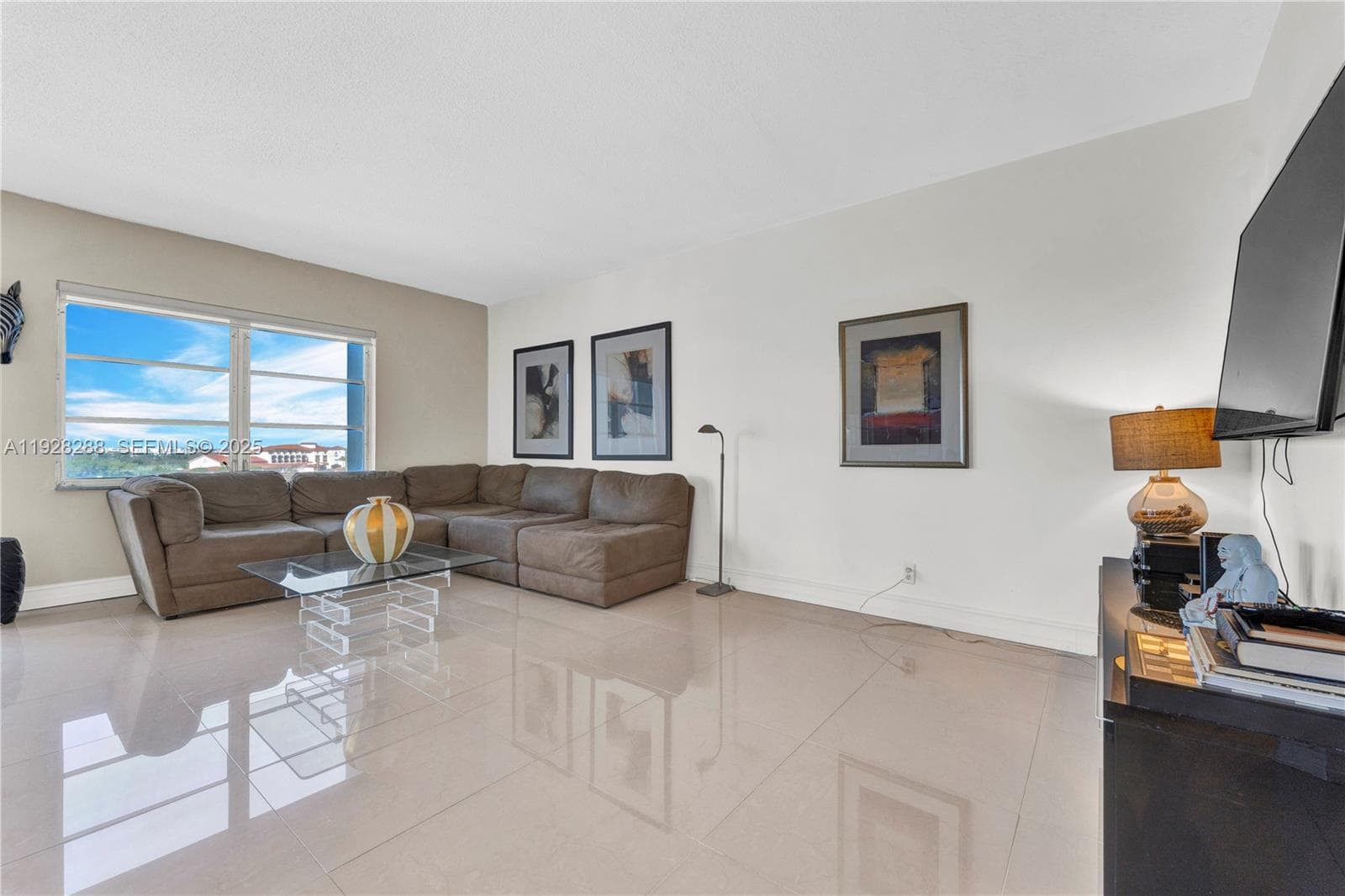 200 Diplomat Pkwy 729 photo 15