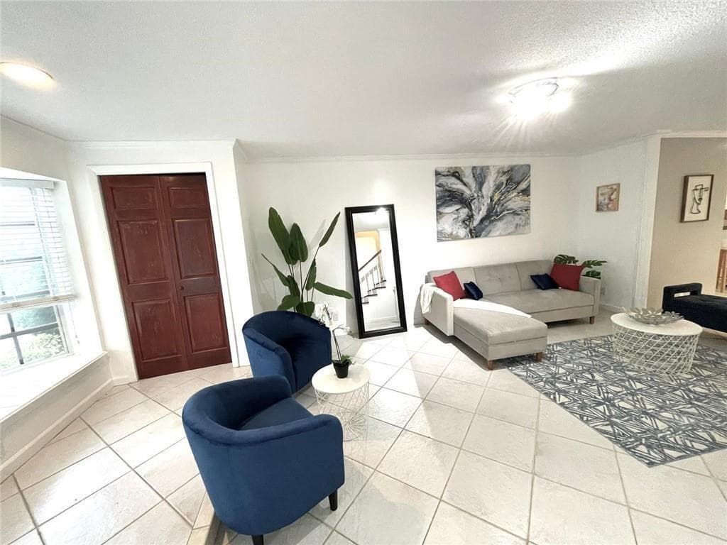 619 Kensington Place photo 9