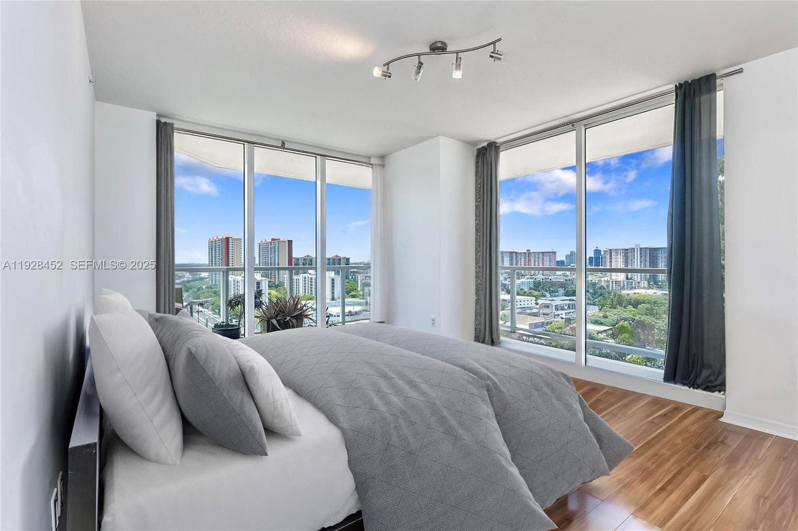 16699 Collins Ave 1507 photo 10