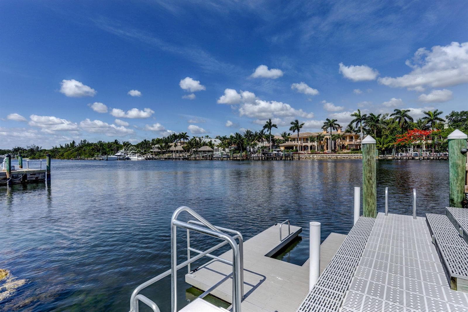 834 Bay Colony Drive S photo 4