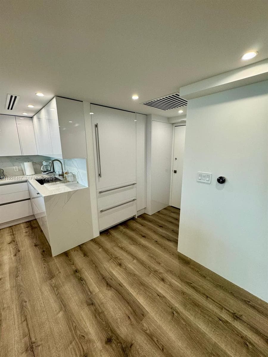 1121 Crandon Blvd E1001 photo 19