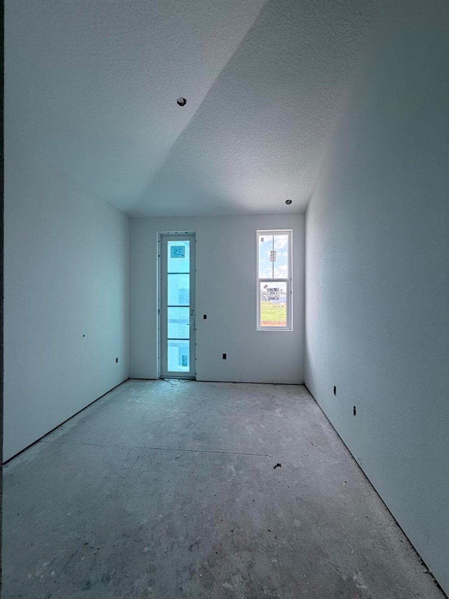 145 Kings Lane photo 8