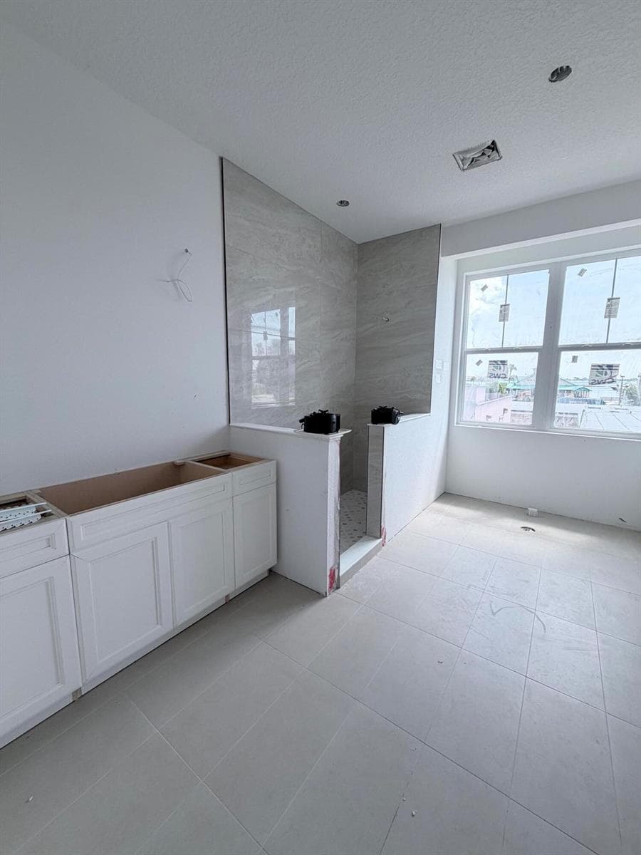 155 Kings Lane photo 8