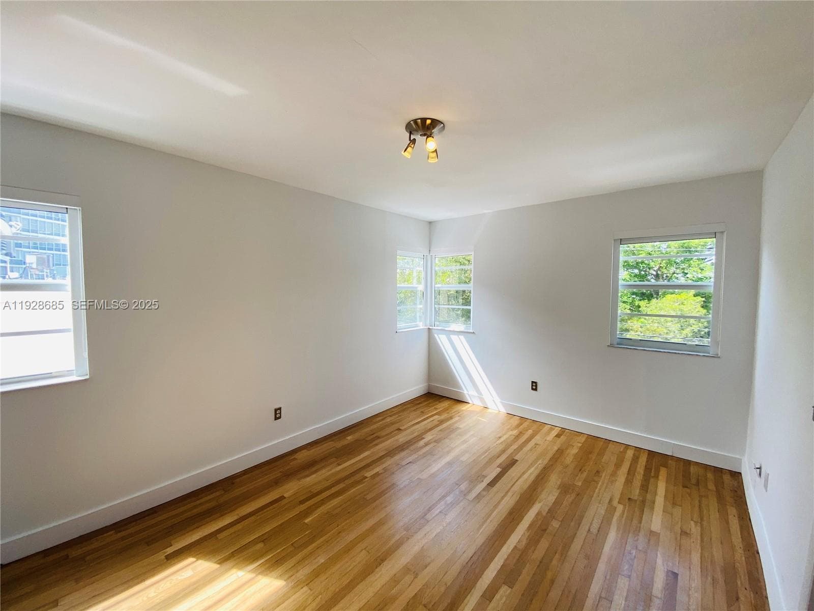 6881 Bay Dr 11 photo 12