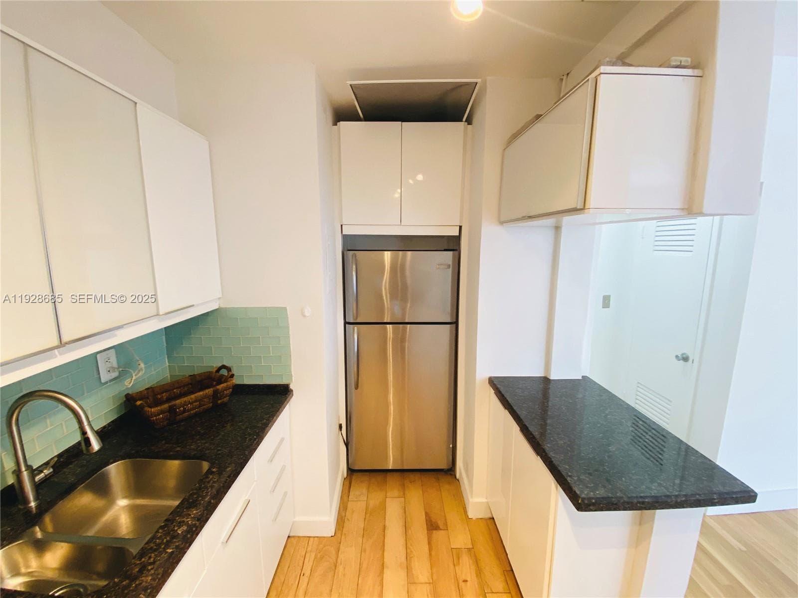 6881 Bay Dr 11 photo 7