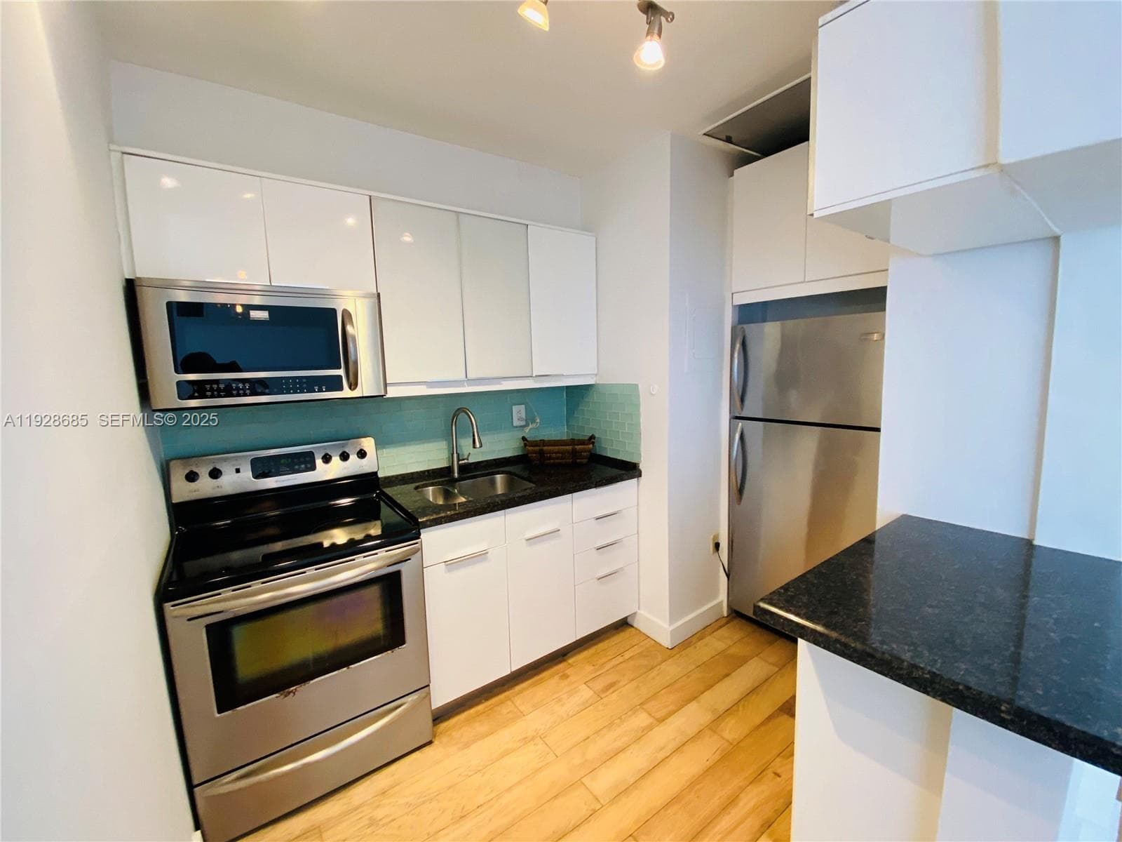 6881 Bay Dr 11 photo 5