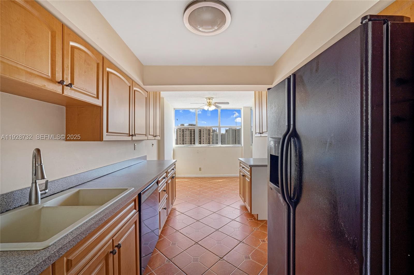 100 Golden Isles Dr PH 6 photo 17