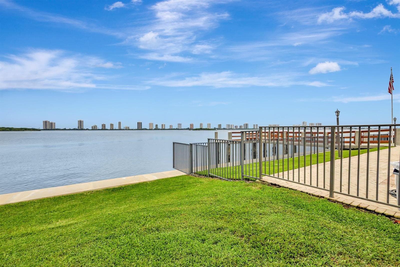 105 Paradise Harbour Boulevard 307 photo 23