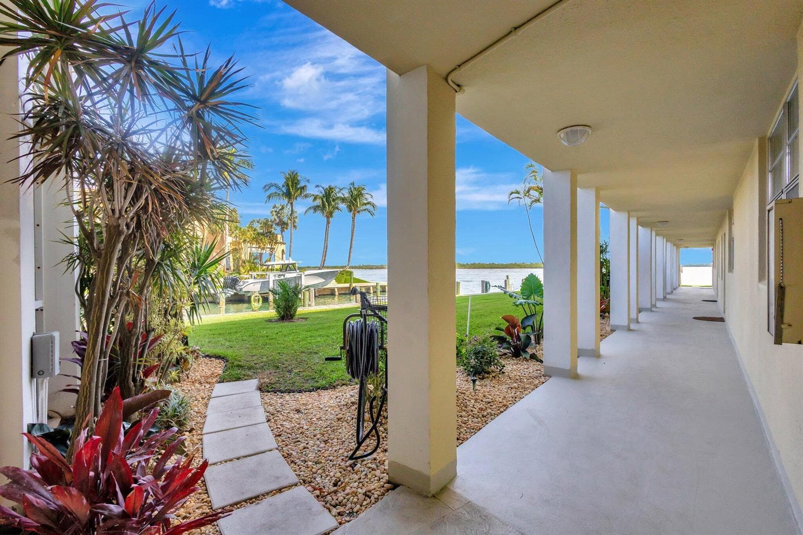 105 Paradise Harbour Boulevard 307 photo 17