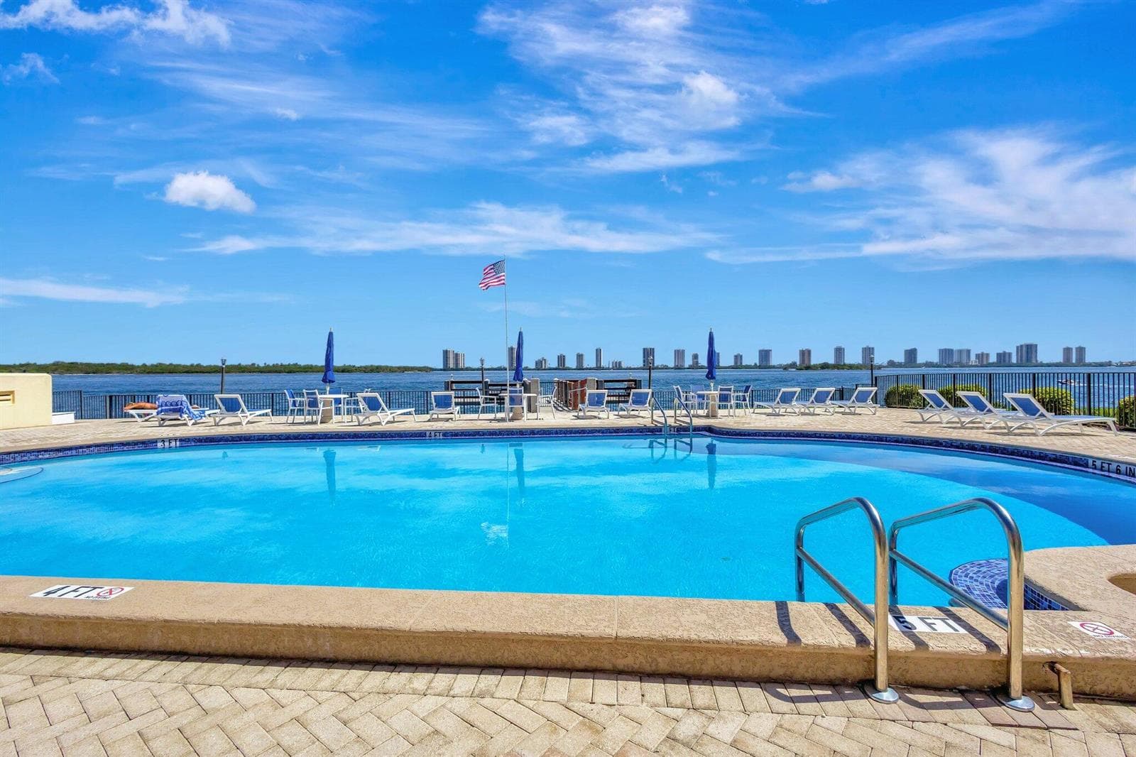 105 Paradise Harbour Boulevard 307 photo 24