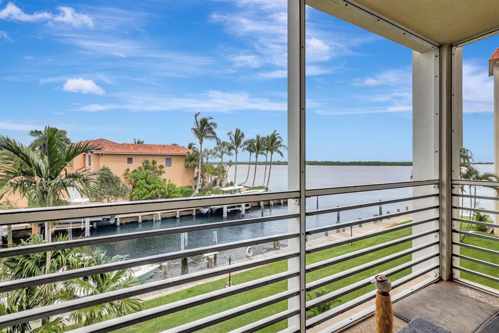 105 Paradise Harbour Boulevard 307 photo 4