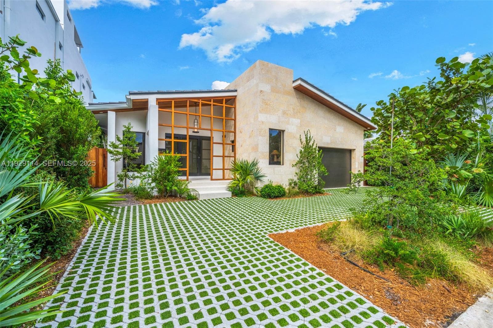 1815 Fairhaven Pl photo 3