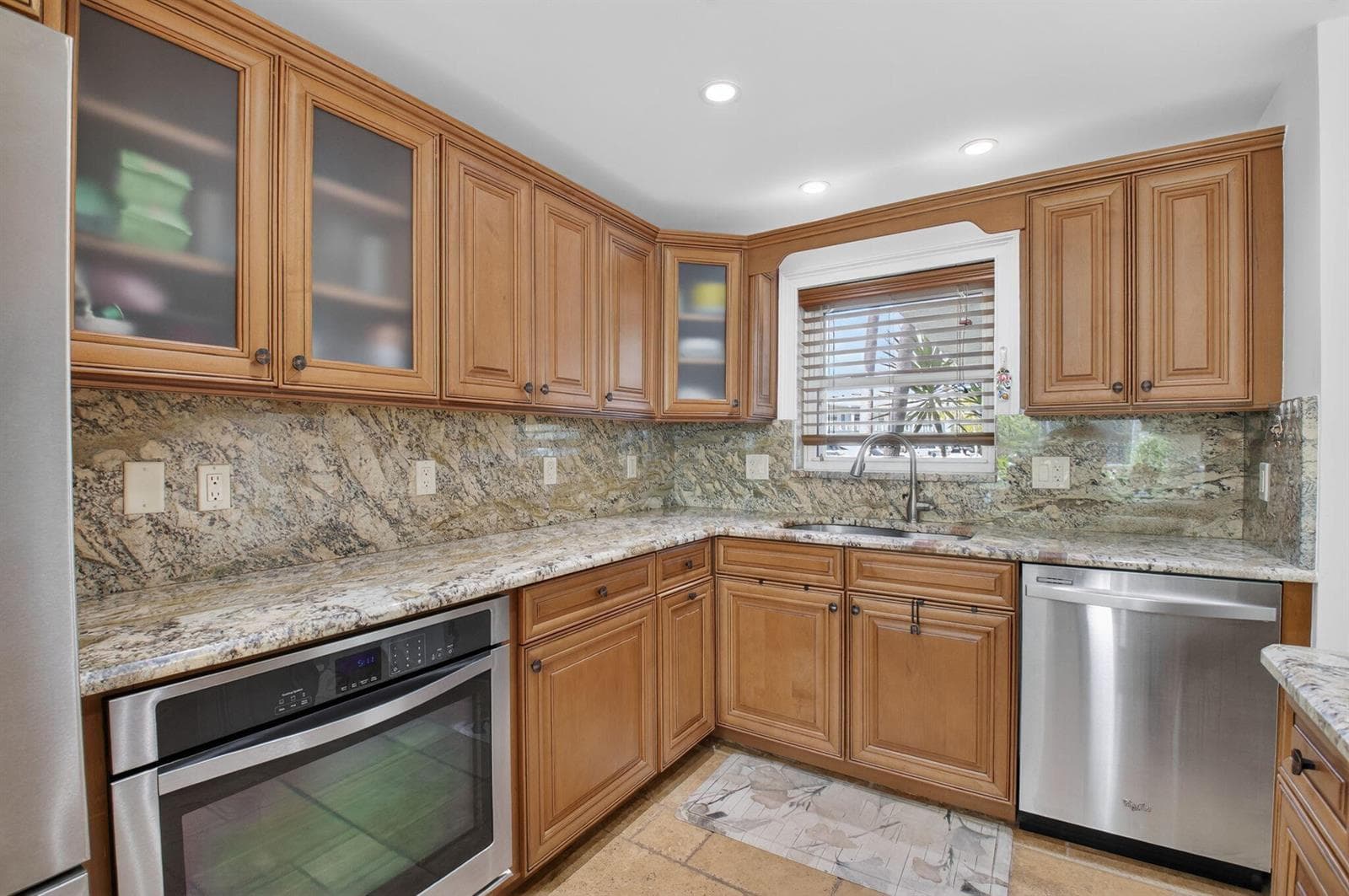 711 NE Harbour Terrace 3120 photo 5