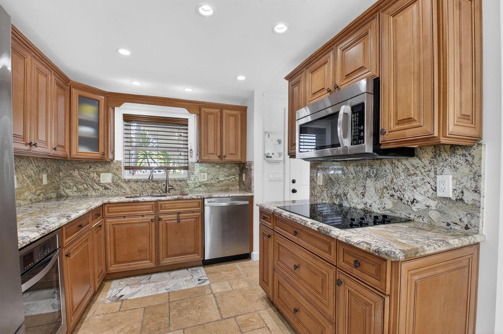 711 NE Harbour Terrace 3120 photo 4