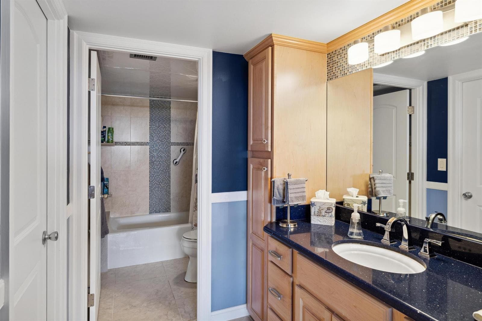 3200 Port Royale Drive 1208 photo 4