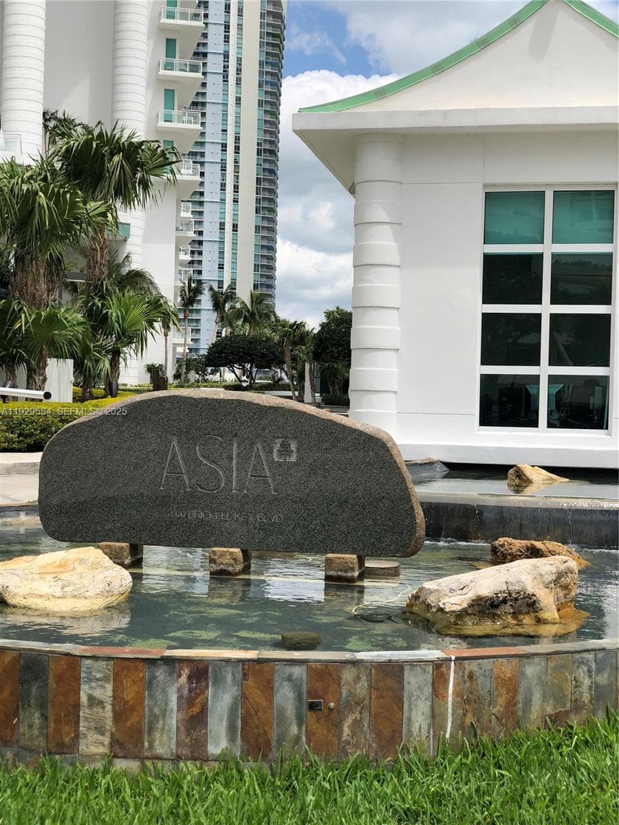 900 Brickell Key Blvd 1602 photo 2