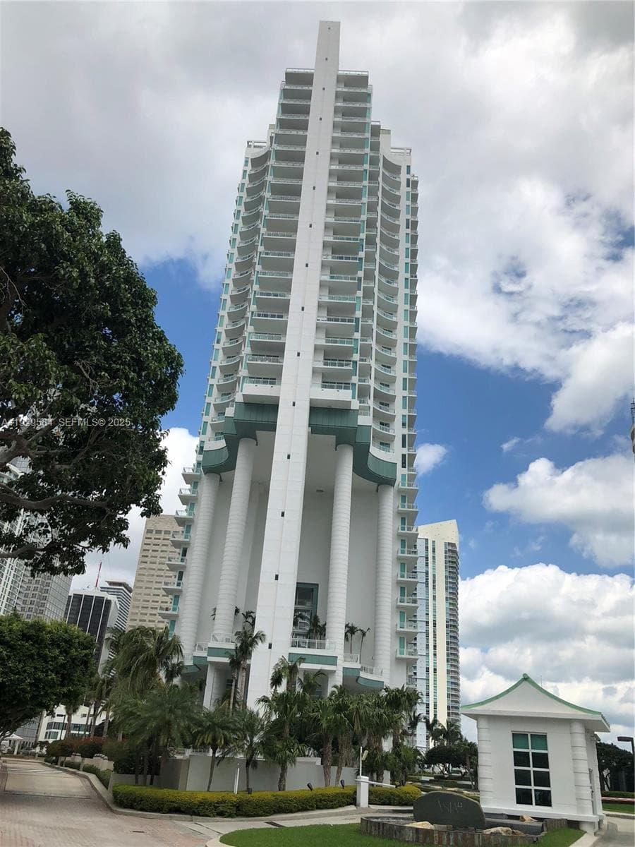 900 Brickell Key Blvd 1602 photo 3