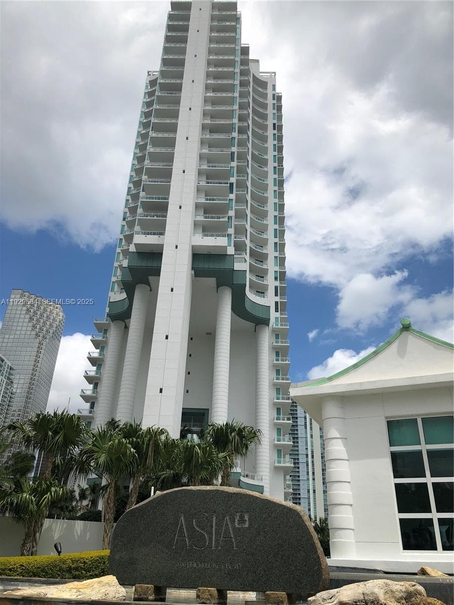 900 Brickell Key Blvd 1602 photo 4